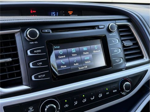Used 2019 Toyota Highlander LE FWD image 13