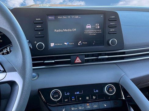 Used 2023 Hyundai Elantra Blue image 6