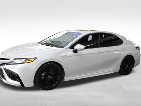 Used 2021 Toyota Camry XSE FWD image 13