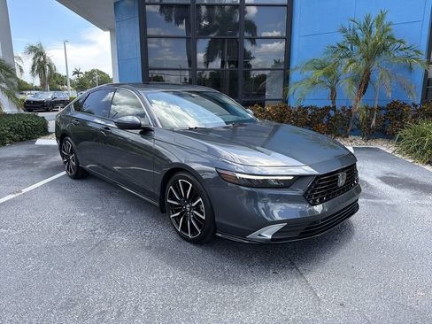 Used 2023 Honda Accord Touring image 2