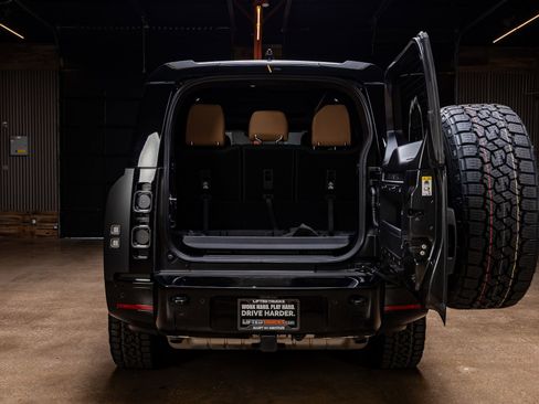 Used 2025 Land Rover Defender 130 X image 12