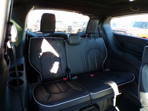 New 2026 Chrysler Pacifica Limited w/ S Appearance Package image 11