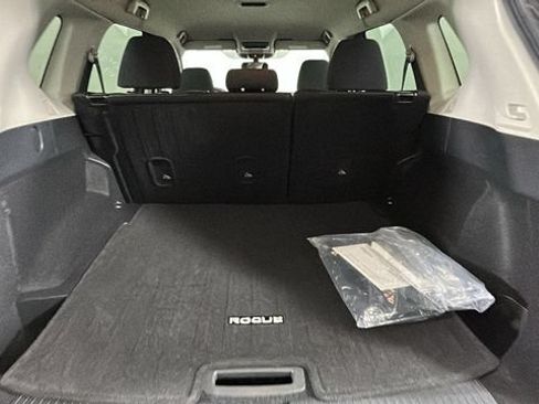 Certified 2026 Nissan Rogue SV AWD/4WD image 28