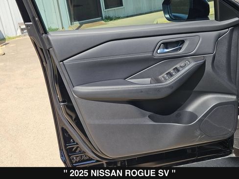 Used 2025 Nissan Rogue SV w/ SV Premium Package FWD image 14