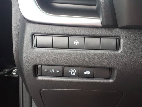Used 2024 Nissan Rogue SV FWD image 16