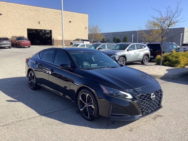 Used 2023 Nissan Altima 2.5 SR FWD image 7