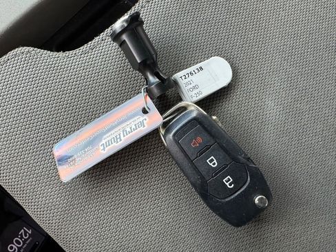 Used 2021 Ford F250 XLT AWD/4WD image 2