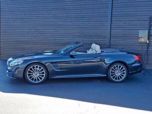 Used 2018 Mercedes-Benz SL 550 image 2