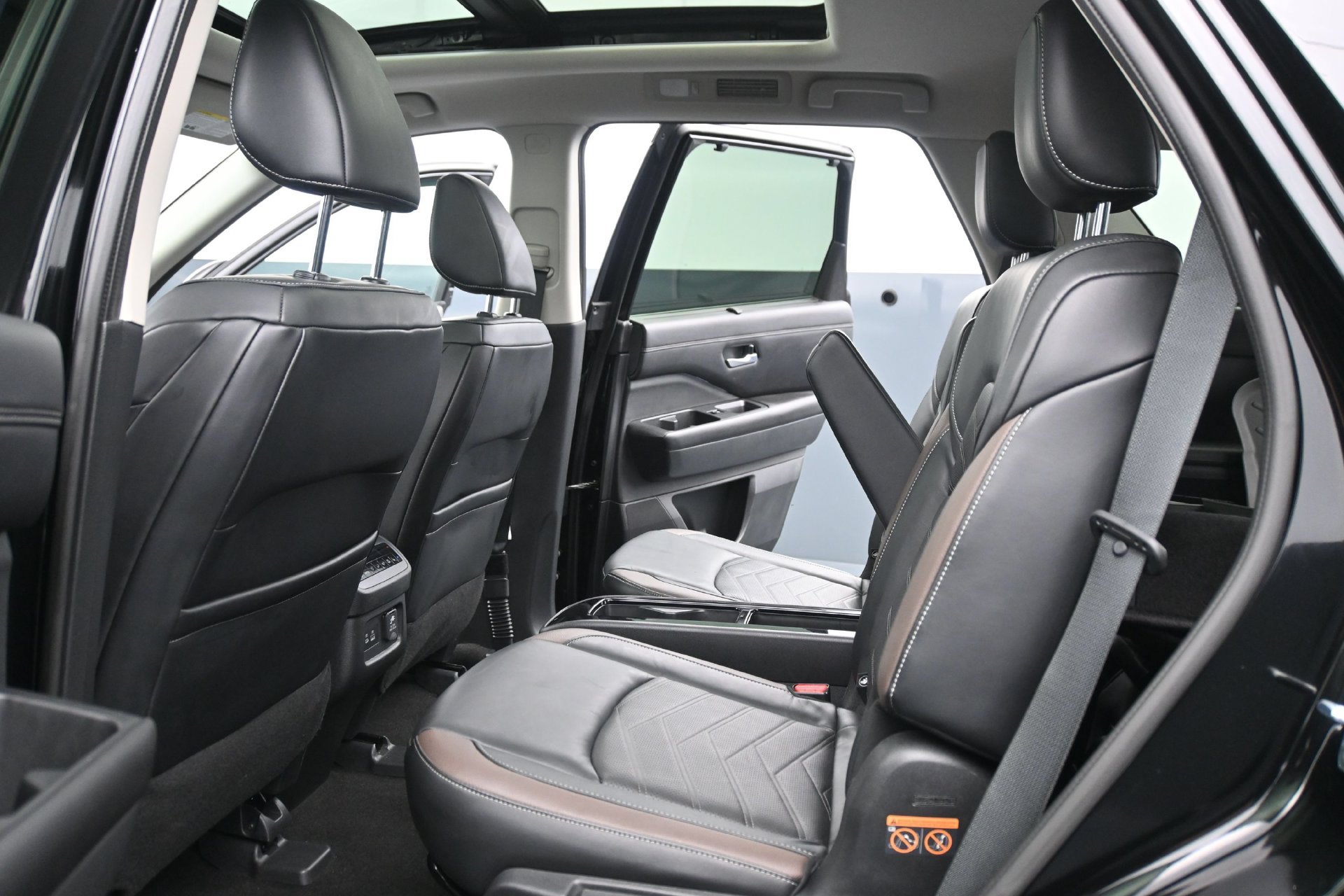 Used 2022 Nissan Pathfinder Platinum AWD/4WD image 17
