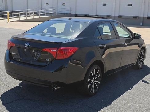 Used 2018 Toyota Corolla SE w/ SE Premium Package FWD image 3