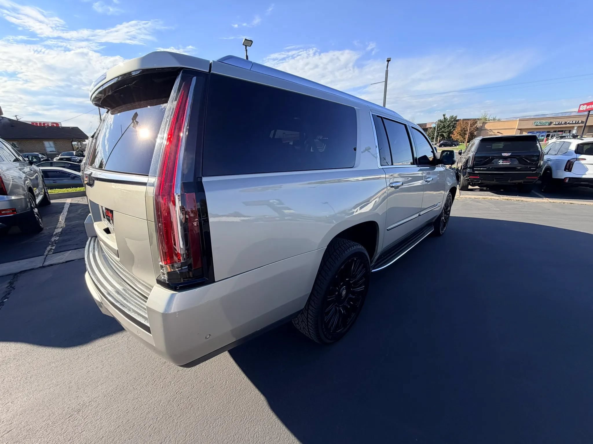 Used 2017 Cadillac Escalade ESV Premium Luxury AWD/4WD image 3