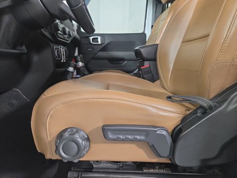 Used 2020 Jeep Gladiator Overland image 30