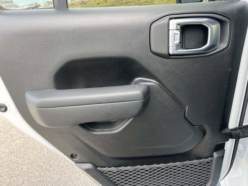 Used 2022 Jeep Wrangler Unlimited Sport image 13