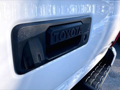 Certified 2022 Toyota Tacoma SR5 image 29