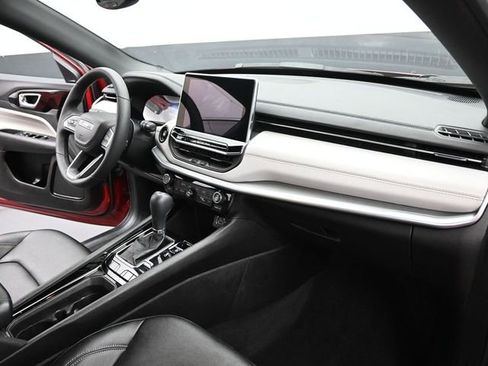 Used 2025 Jeep Compass Limited image 25