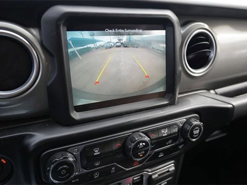 Used 2022 Jeep Wrangler Unlimited Sahara image 21