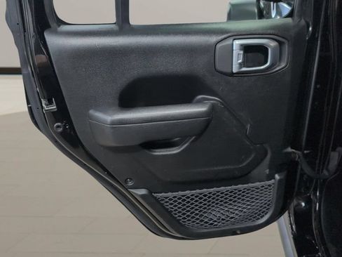 Used 2023 Jeep Wrangler Unlimited Rubicon w/ Dual Top Group AWD/4WD image 17