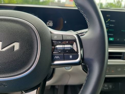 Certified 2025 Kia Sorento S FWD image 18