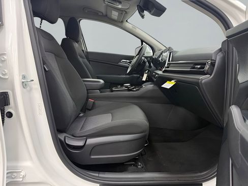 Used 2023 Kia Sportage LX image 11