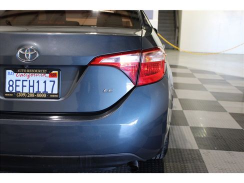 Used 2018 Toyota Corolla LE image 7