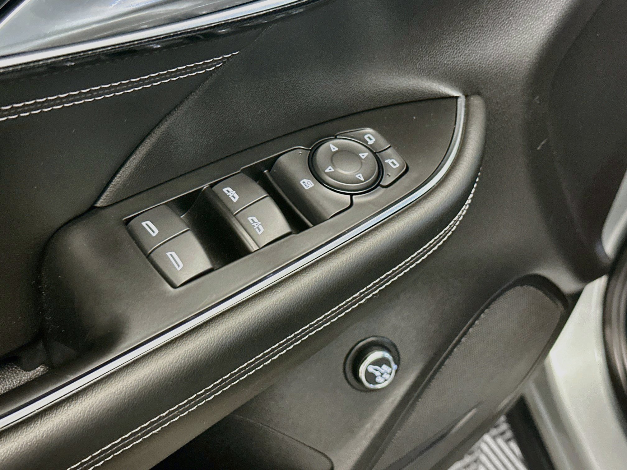 Used 2023 Buick Envision Preferred w/ Sport Touring Package AWD/4WD image 15