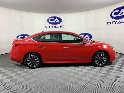 Used 2019 Nissan Sentra SR image 2