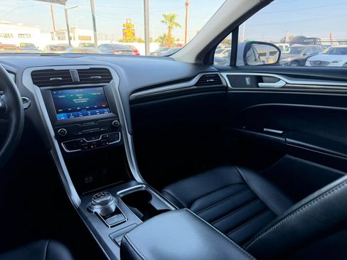 Used 2020 Ford Fusion SEL FWD image 27