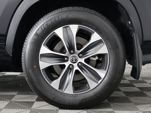 New 2026 Toyota Highlander XLE image 11