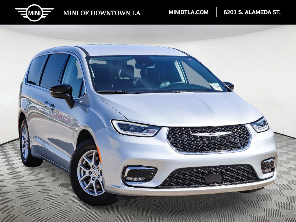 Used 2024 Chrysler Pacifica Touring-L FWD image 1