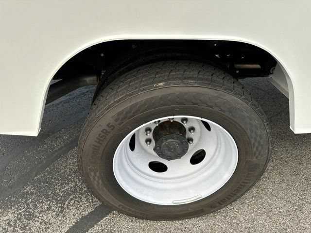 New 2024 Ford F550 2WD Regular Cab Super Duty image 3
