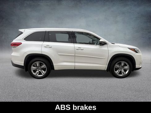 Used 2018 Toyota Highlander Limited image 11