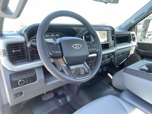 New 2025 Ford F550 4x4 Regular Cab Super Duty image 6
