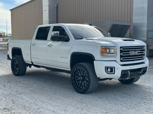 Used 2018 GMC Sierra 2500 SLT w/ Duramax Plus Package image 3