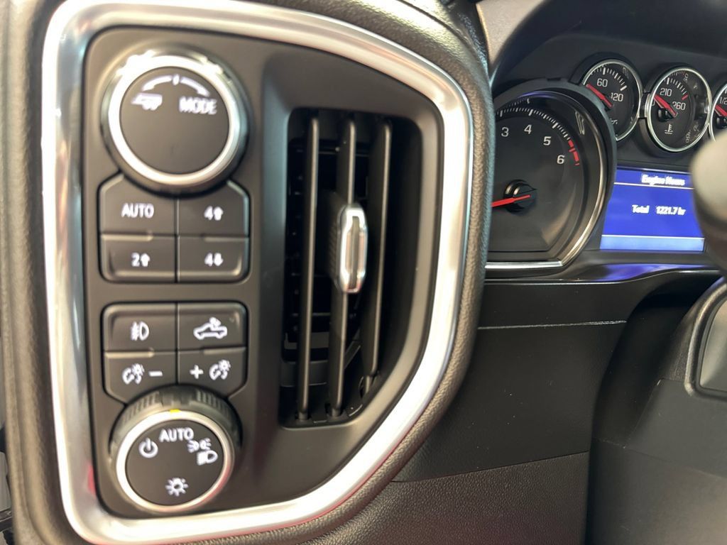 Used 2021 Chevrolet Silverado 1500 LT Trail Boss w/ Convenience Package II AWD/4WD image 25