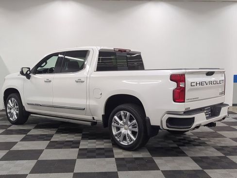 Used 2025 Chevrolet Silverado 1500 High Country w/ High Country Premium Package AWD/4WD image 5