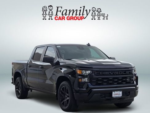 Used 2023 Chevrolet Silverado 1500 Custom w/ LPO, Dark Essentials Package RWD image 2