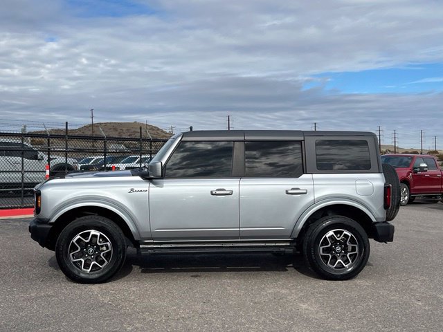 Used 2023 Ford Bronco Outer Banks AWD/4WD image 2