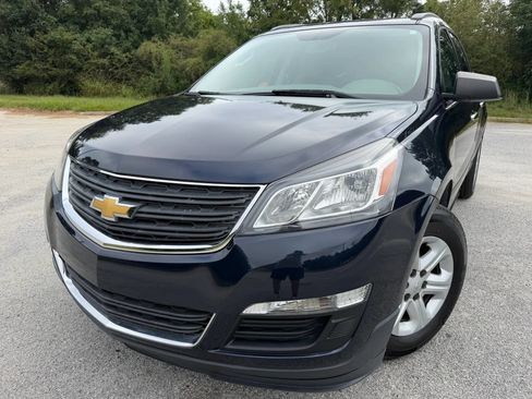 Used 2016 Chevrolet Traverse LS FWD image 2