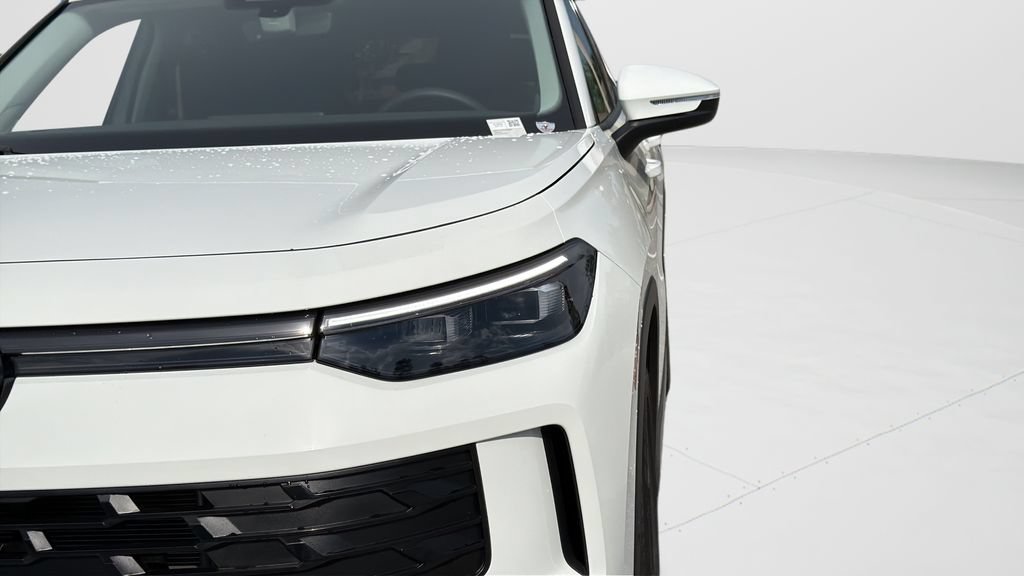 New 2026 Volkswagen Tiguan SE FWD image 35