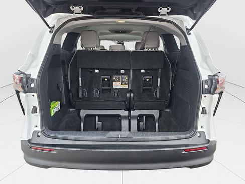 Certified 2025 Toyota Sienna LE image 21