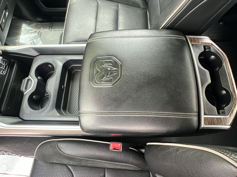 Used 2019 RAM 1500 Laramie AWD/4WD image 12