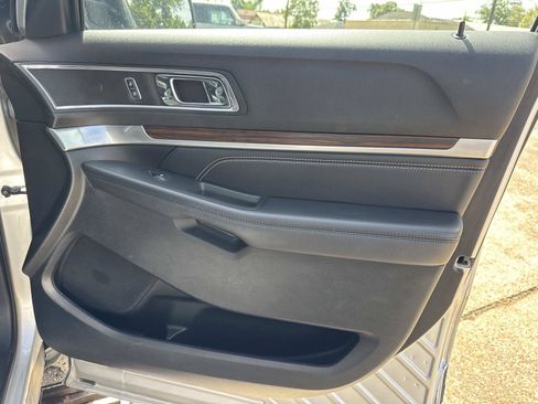 Used 2018 Ford Explorer Limited w/ Ford Safe & Smart Package FWD image 14