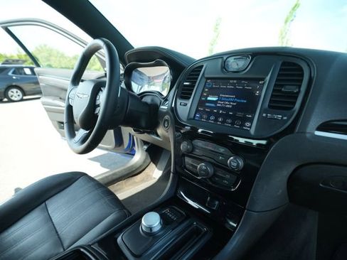 Used 2018 Chrysler 300 S AWD/4WD image 31