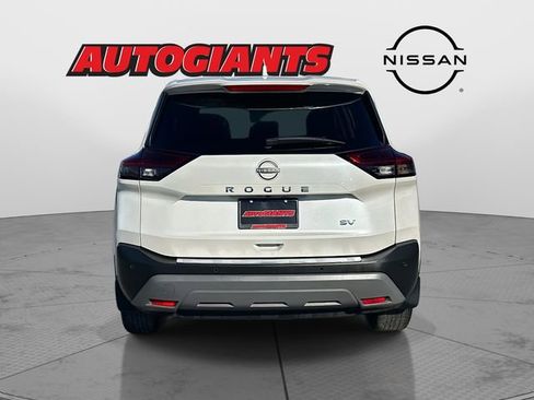 Used 2023 Nissan Rogue SV image 4