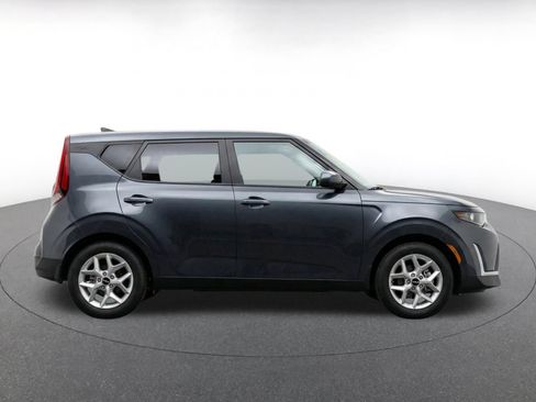 Used 2025 Kia Soul LX w/ LX Technology Package FWD image 9