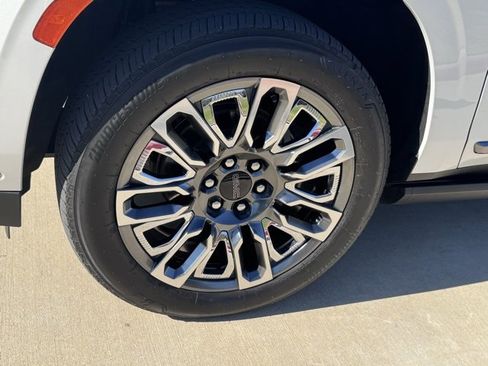 Used 2024 GMC Yukon Denali Ultimate image 9