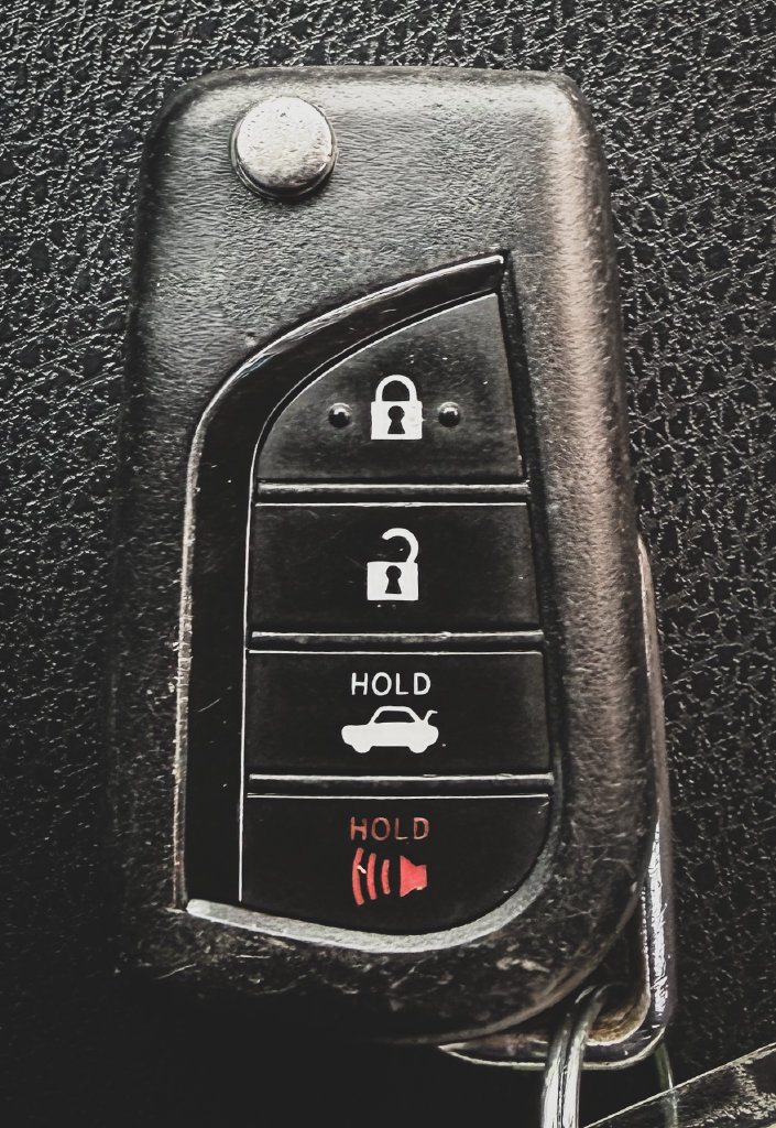 Used 2019 Toyota Camry LE FWD image 3