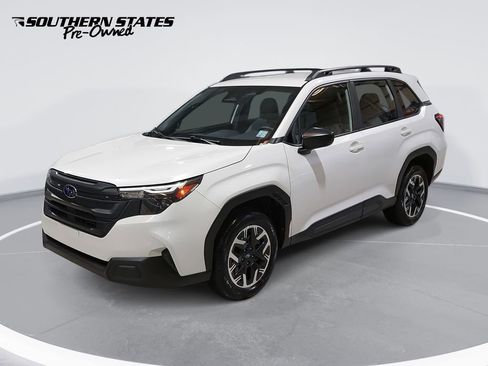 Used 2025 Subaru Forester Base image 1