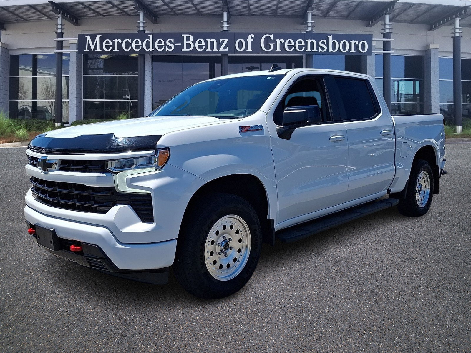 Used 2024 Chevrolet Silverado 1500 RST w/ Z71 Off-Road Package AWD/4WD image 3