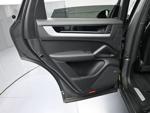 Certified 2025 Porsche Cayenne image 22